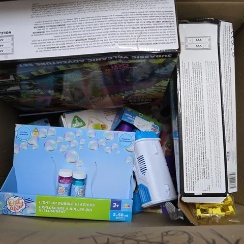 APPROXIMATELY 8 ASSORTED TOYS & GAMES PRODUCTS TO INCLUDE SCIENCE BUBBLE GUN, BUBBLE WAND, TOTALLY TRACKS DINO, ETC - COLLECTION ONLY