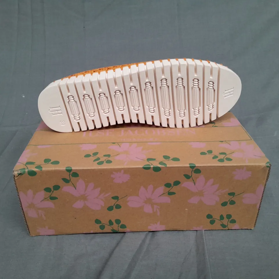 BOXED PAIR OF ILSE JACOBSEN TULIP GOLDEN NUGGET SIZE 39 