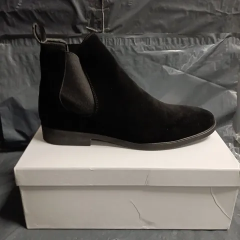 CONZURI MEN'S BLACK SUEDE CHELSEA BOOTS SIZE 9