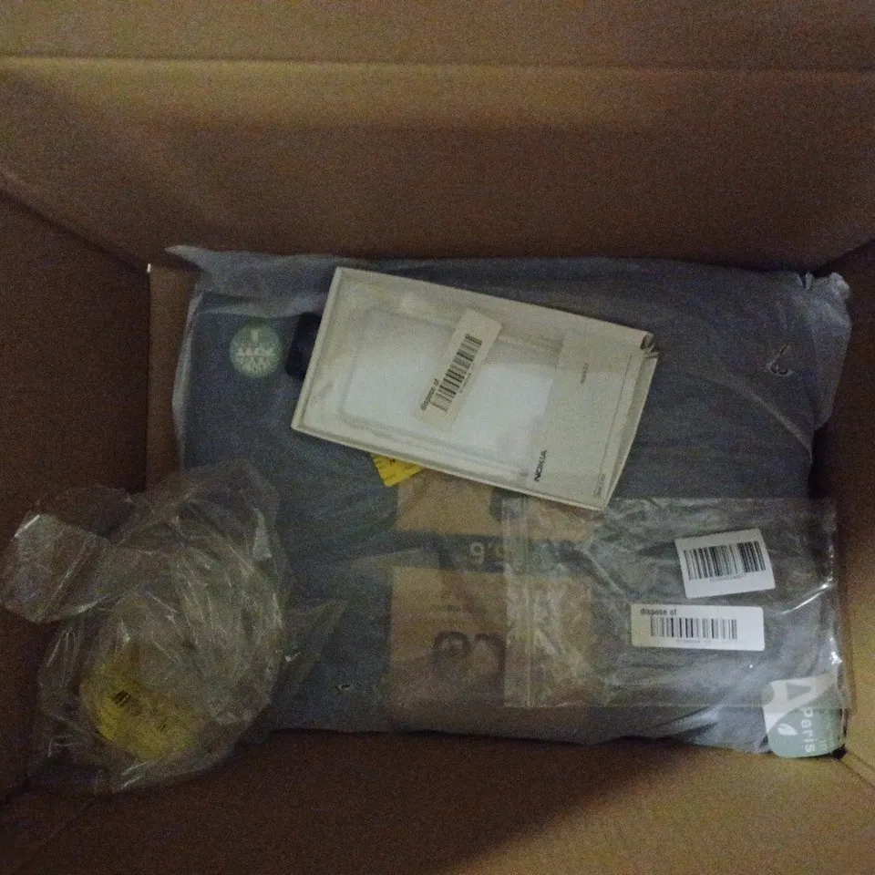 BOX OF APPROX 5 ITEMS INCLUDING YOSEMITE TABLET LAPTOP SLEEVE, LENOVO FOLIO CASE AND FILM AND CLEAR PHONE CASE