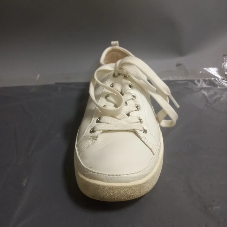 VIONIC WINNY TRAINERS WHITE SIZE 6