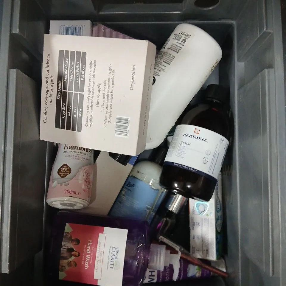 APPROXIMATEY 20 ASSORTED HEALTH AND BEAUTY PRODUCTS TO INCLUDE BUMBOO TOILET ROLL, PANTENE SHAMPOO AND CAREX HAND WASH