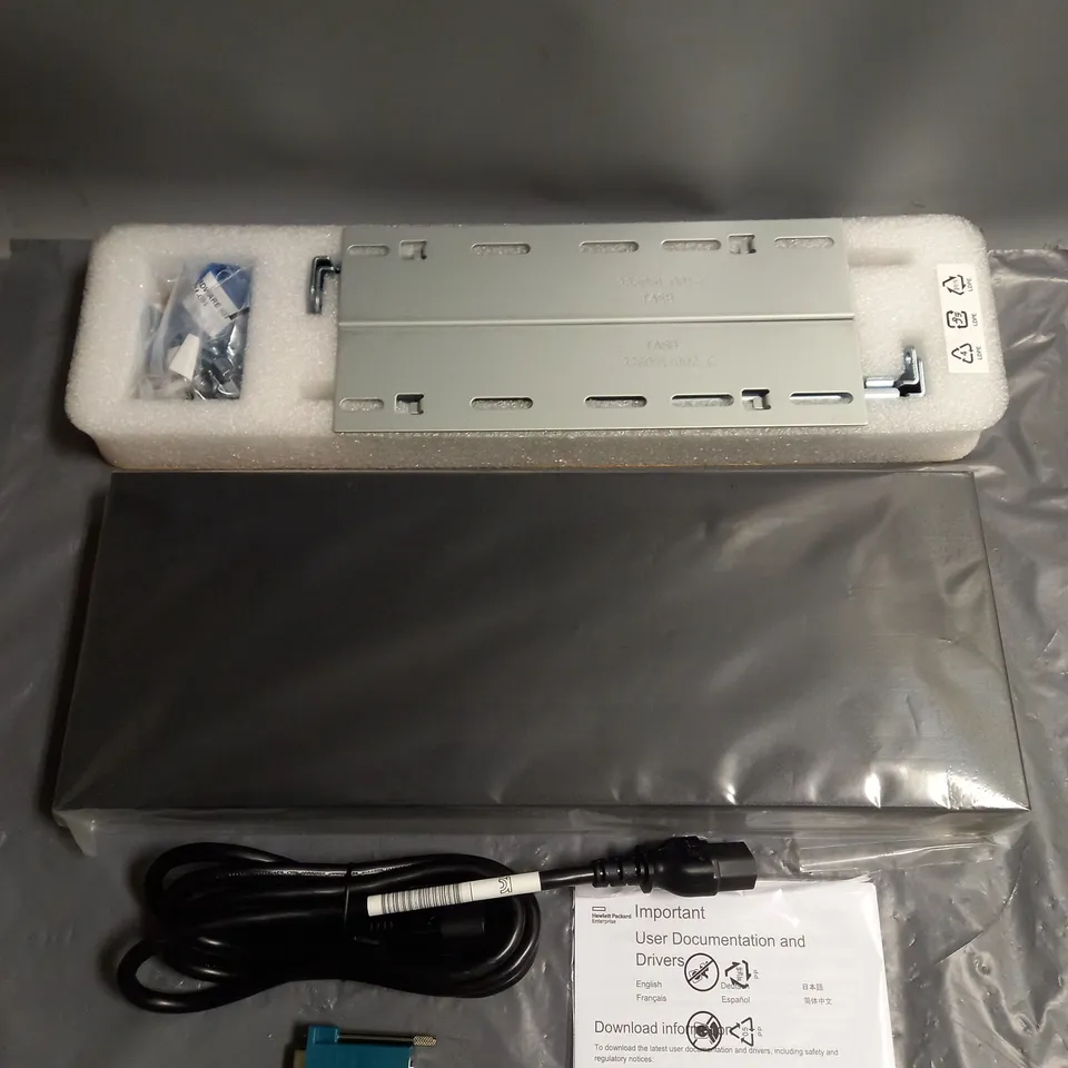 HPE 0X1X8 G3 KVM CONSOLE SWITCH AF651A