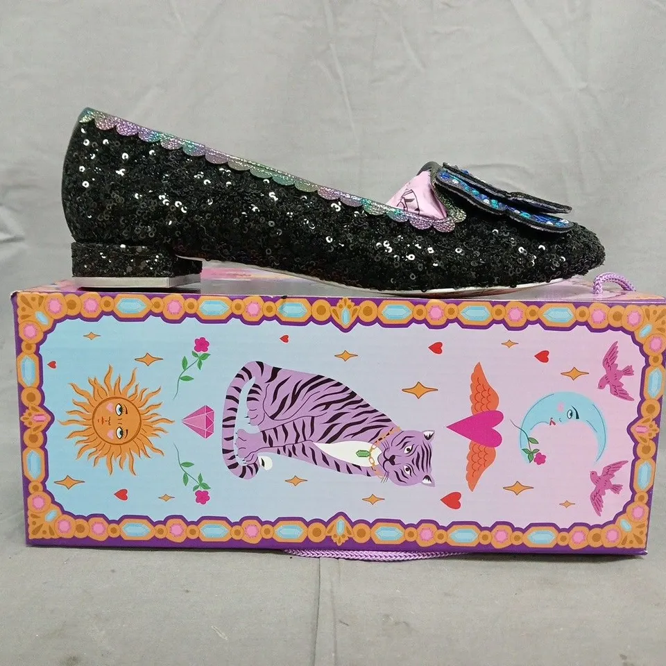 BOXED PAIR OF IRREGULAR CHOICE MADAM MONARCH SHOES IN BLACK/MULTI SIZE EU 41