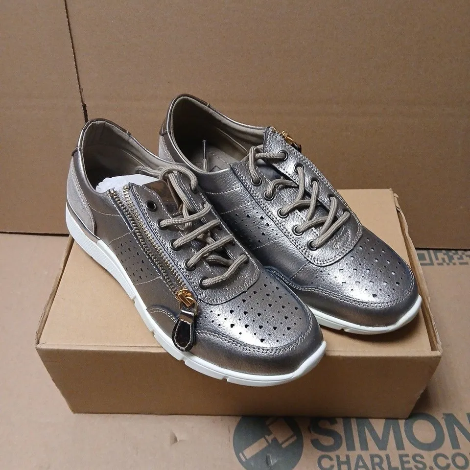 DOWN TO EARTH LADIES' METALLIC GREY TRAINERS – 7