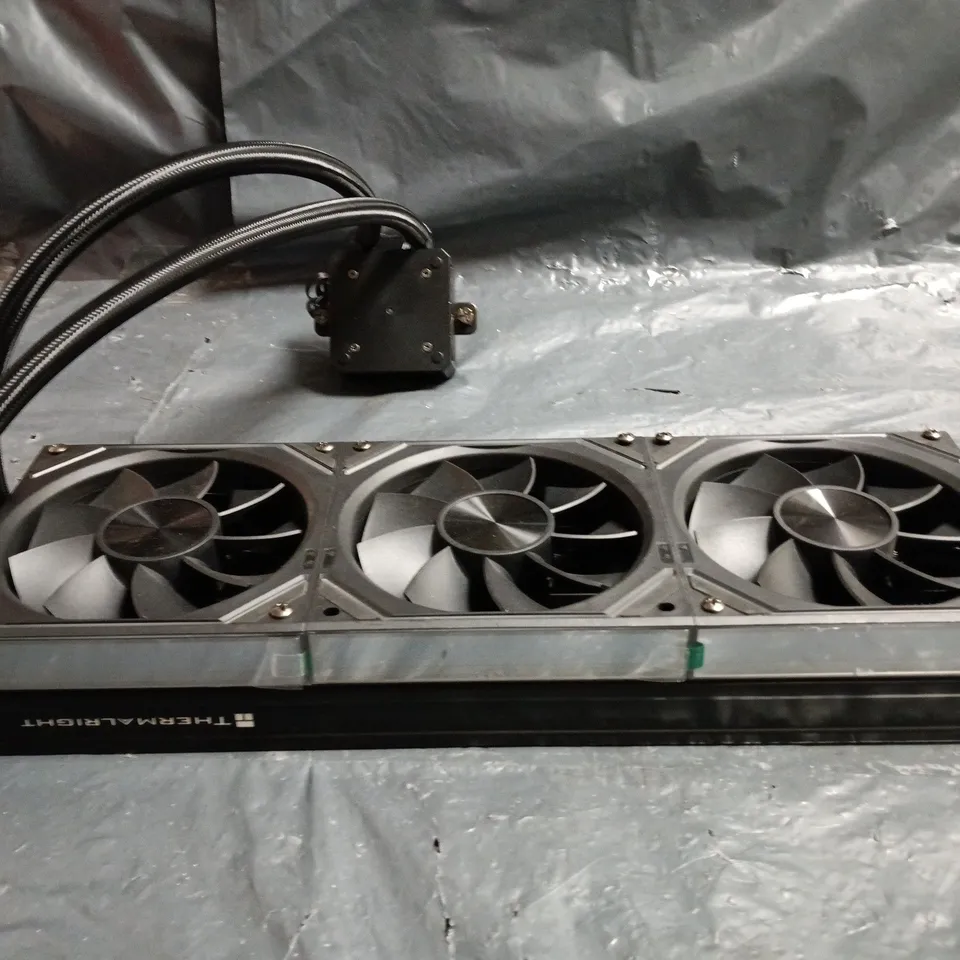 TRIPLE-FAN PC COOLING RADIATOR WITH WATER-COOLED TUBES