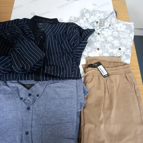 LOT OF ASSORTED CLOTHING ITEMS AND ACCESSORIES TO INCLUDE; T-SHIRTS, JUMPERS ETC