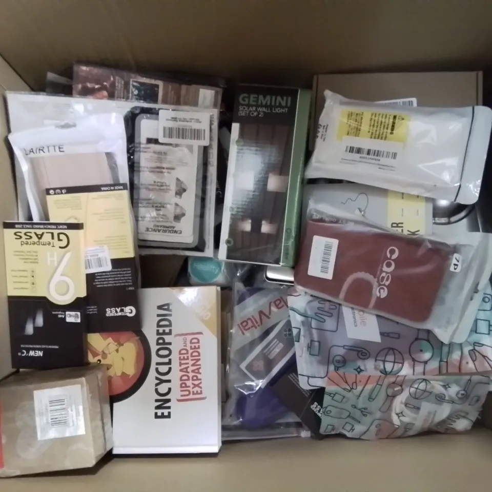 BOX CONTAINING LARGE AMOUNT OF BOXED ELECTRICAL ITEMS TO INCLUDE: LED MOTION SENSOR FLOOD LIGHT, 3D PRINTING-MATE, LED STRIP LIGHTS, INK CARTRIDGES, PHONE SCREEN PROTECTION COVERS, LIGHT BULBS ETC.