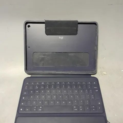 SET OF APPROXIMATELY 11 BROKEN LOGITECH KEYBOARD TABLET CASE 