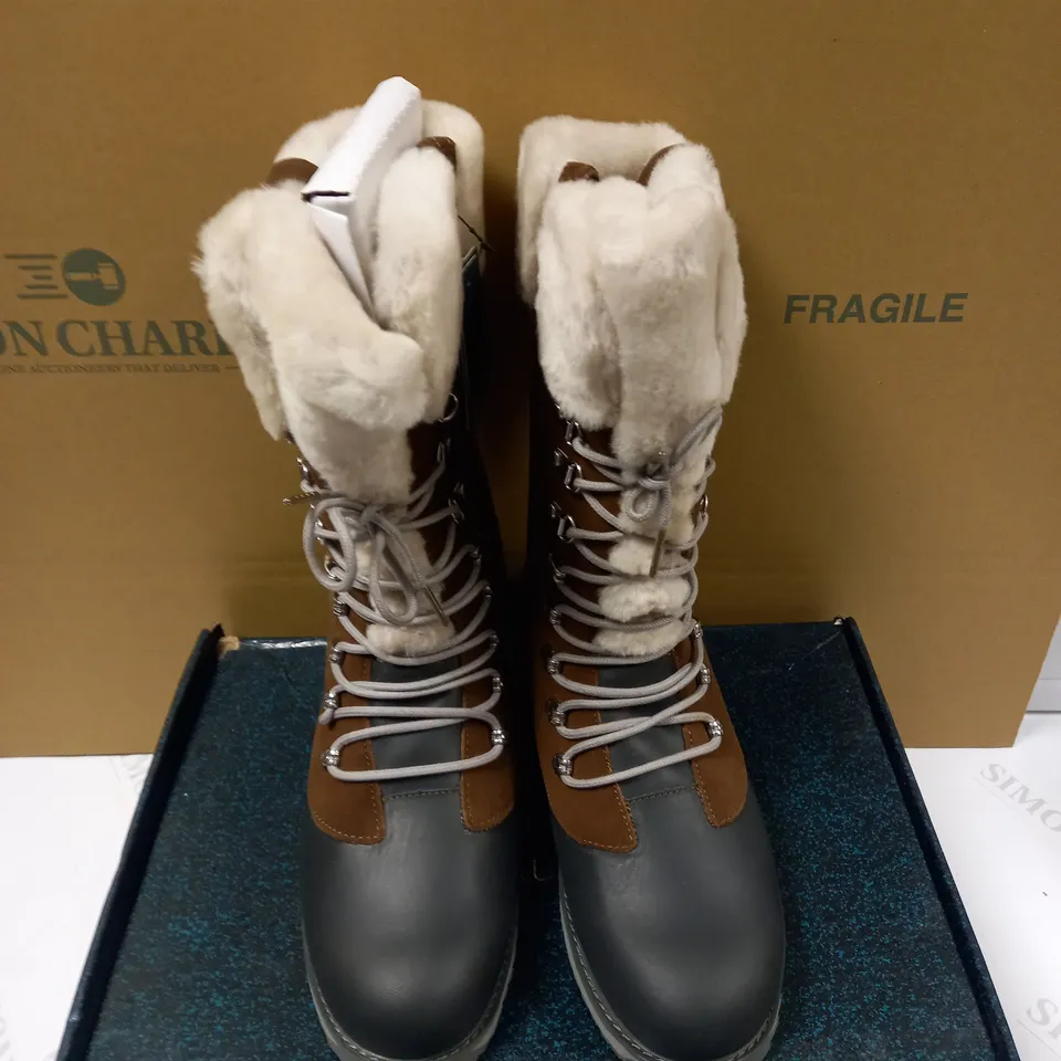 EMU ORICA HIGH LACE BOOTS OAK - SIZE 7