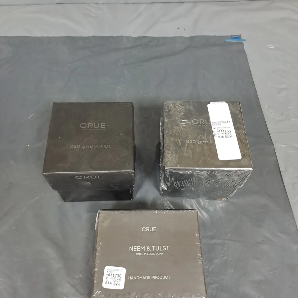 BOX OF APPROXIMATELY 10 CRUE BATH AND BODY PRODUCTS TO INCLUDE COLD PRESSED SOAP, FACE MASK AND BATH BOMB