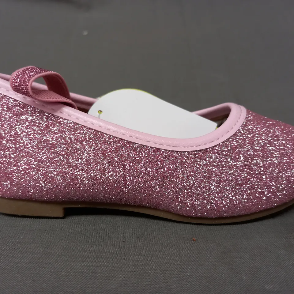 BOXED PAIR OF SKYROCKET INFANT SHOES IN PINK W. GLITTER EFFECT EU SIZE 24