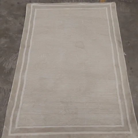 QUALITY DESIGNER AREA RUG - APPROXIMATELY 164 cm x 114 cm