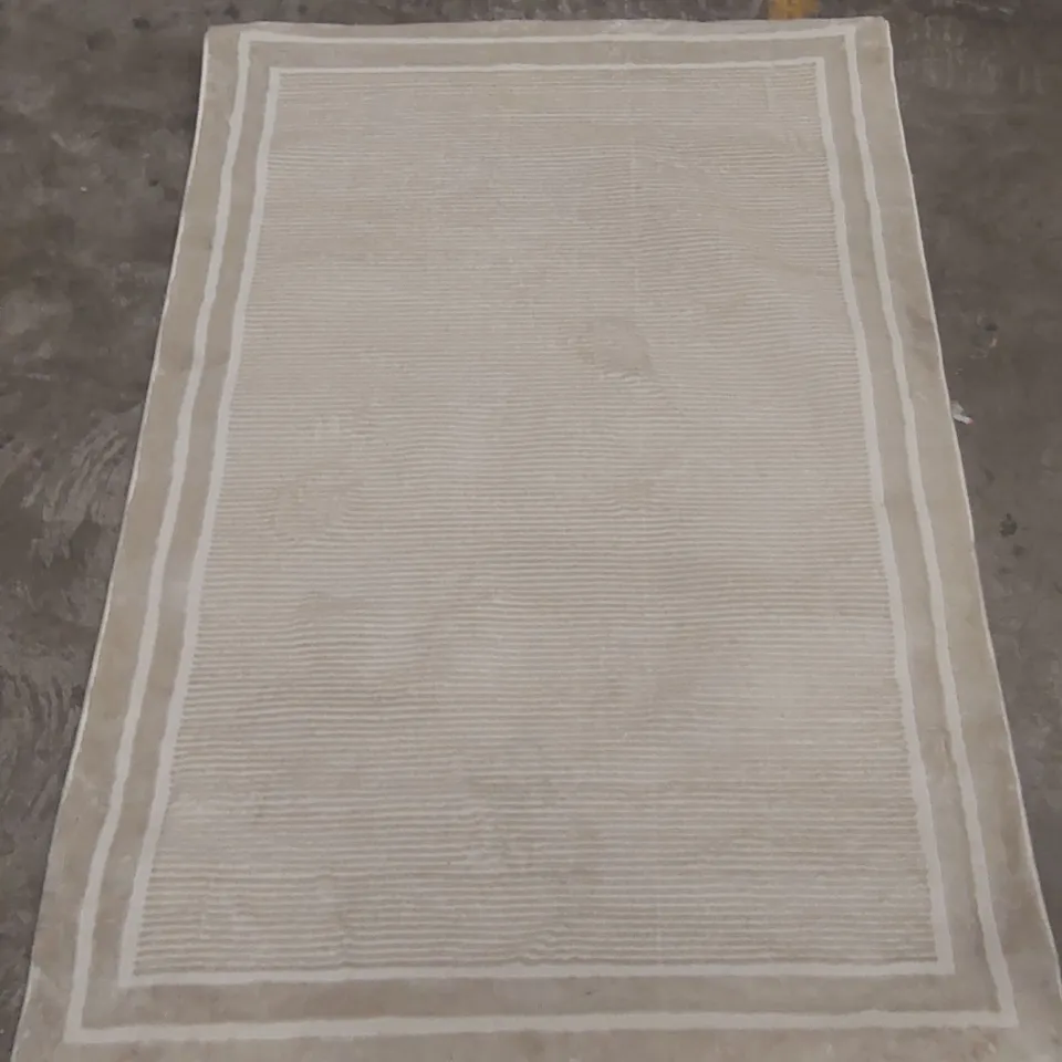 QUALITY DESIGNER AREA RUG - APPROXIMATELY 164 cm x 114 cm