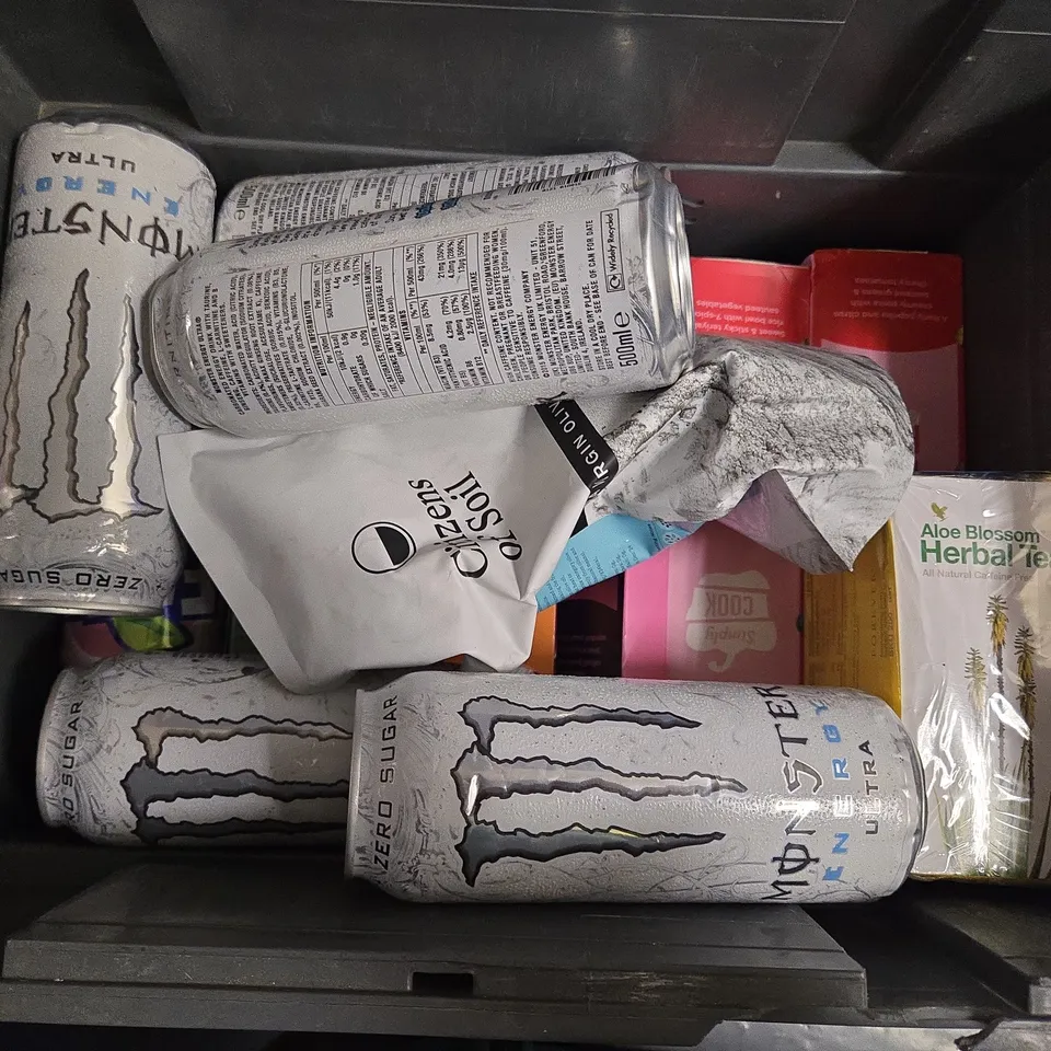 APPROXIMATELY 15 ASSORTED FOOD & DRINK ITEMS TO INCLUDE HERBAL TEA, MONSTER ENERGY ULTRA, GOAN CURRY RECIPE KIT, ETC - COLLECTION ONLY 