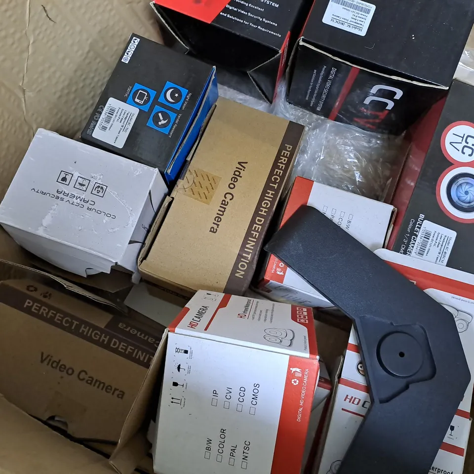 APPROXIMATELY 10 ASSORTED CCTV & VIDEO CAMERAS IN VARIOUS STYLES