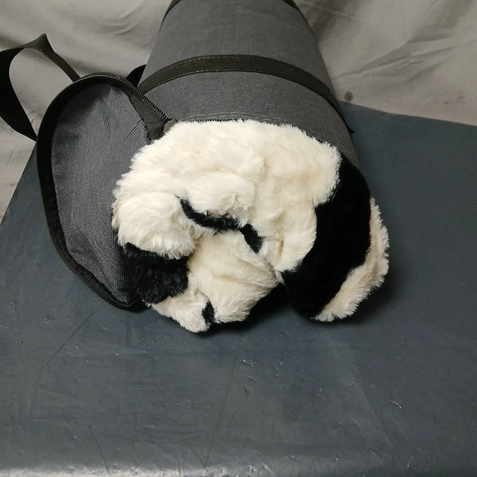 BLACK AND WHITE THROW/BLANKET 150 X 200 CM IN CARRY CASE