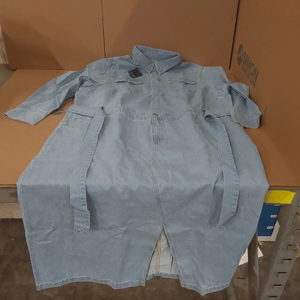 BOX CONTAINING APPROXIMATELY 8x BRAND NEW JD WILLIAMS LIGHT WASH DENIM SHIRT DRESSES - SIZE 26