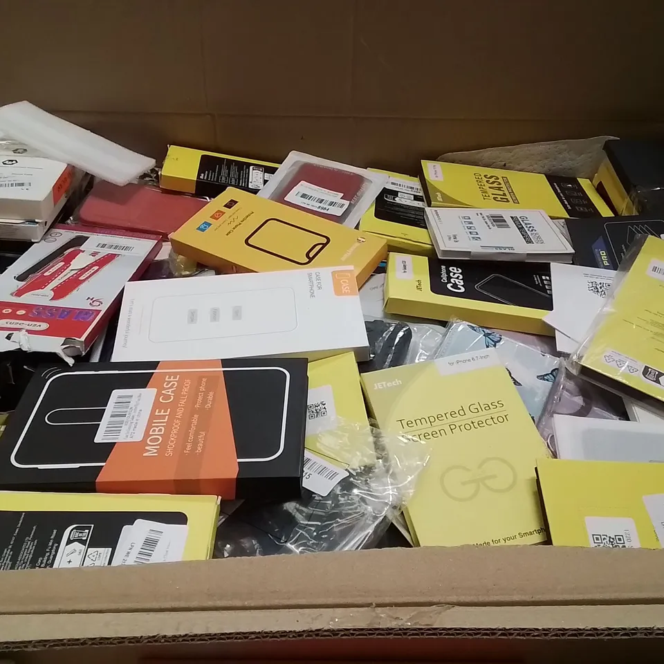 PALLET CONTAINING VERY LARGE AMOUNT OF VARIOUS PHONE CASES [MODELS AND MAKES VARY]
