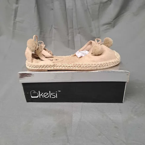 BOX OF APPROXIMATELY 12 PAIRS OF KELSI CLOSED TOE SANDALS IN BEIGE - VARIOUS SIZES