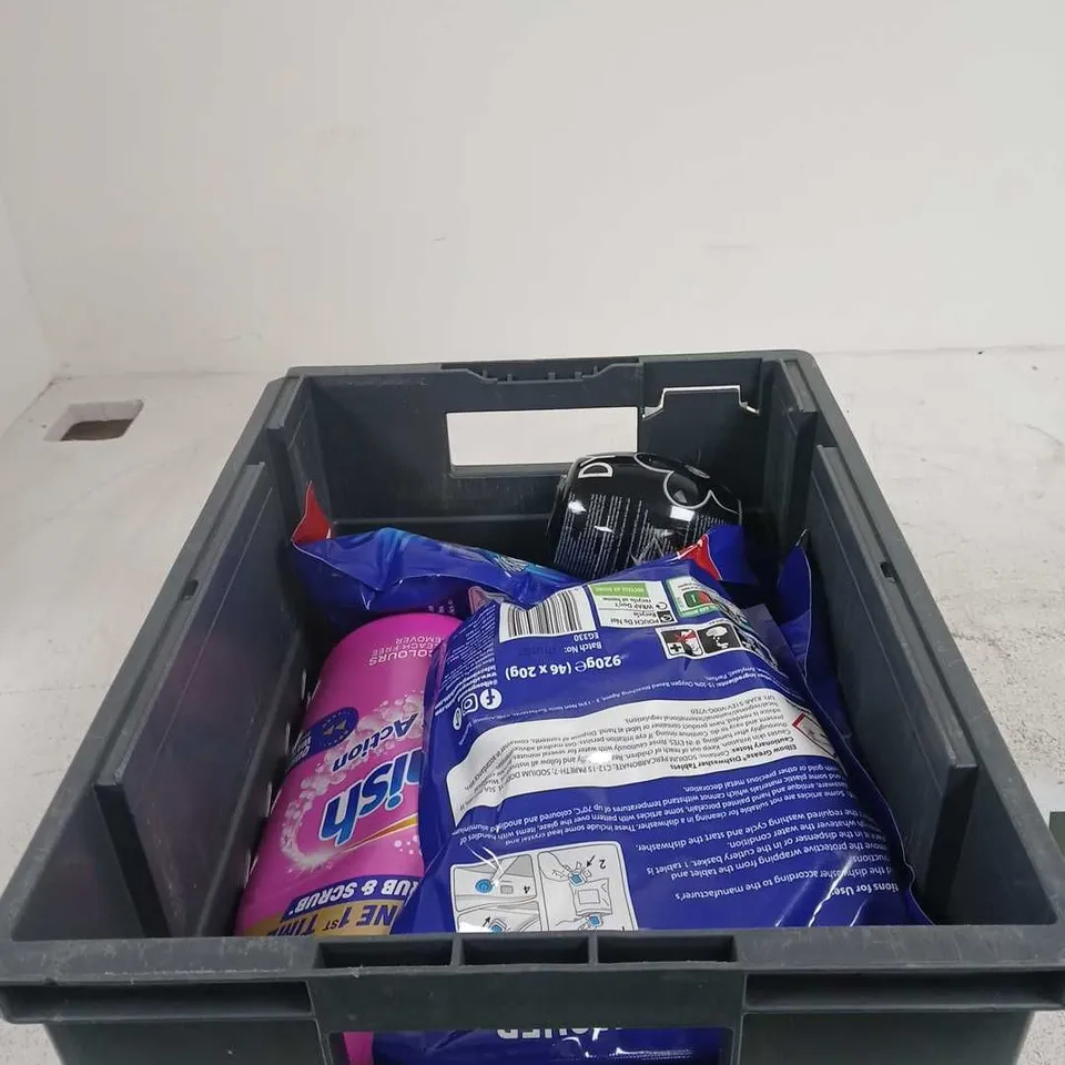 TOTE OF APPROXIMATELY 5 ASSORTED ITEMS TO INCLUDE VARNISH, ELBOW GREASE, DYLON ETC