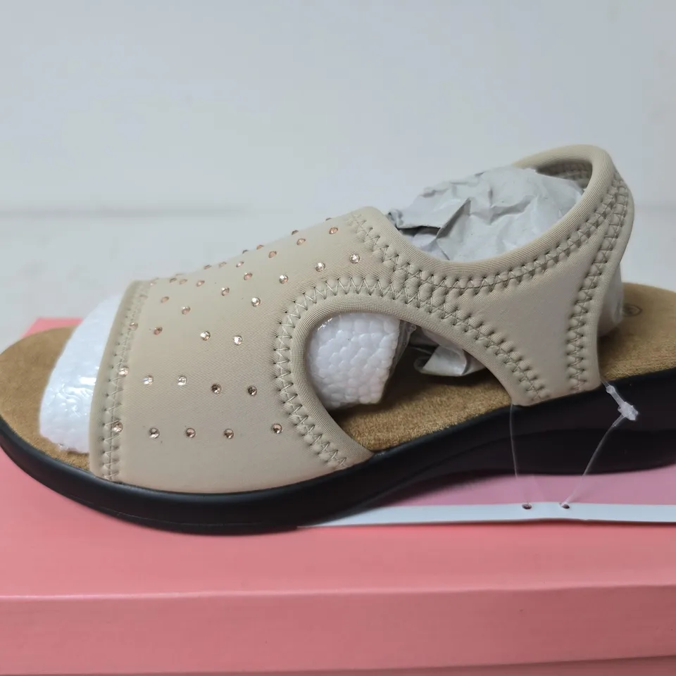 BOXED DR LIGHTFOOT JENNY SHOES, TAUPE - SIZE 5