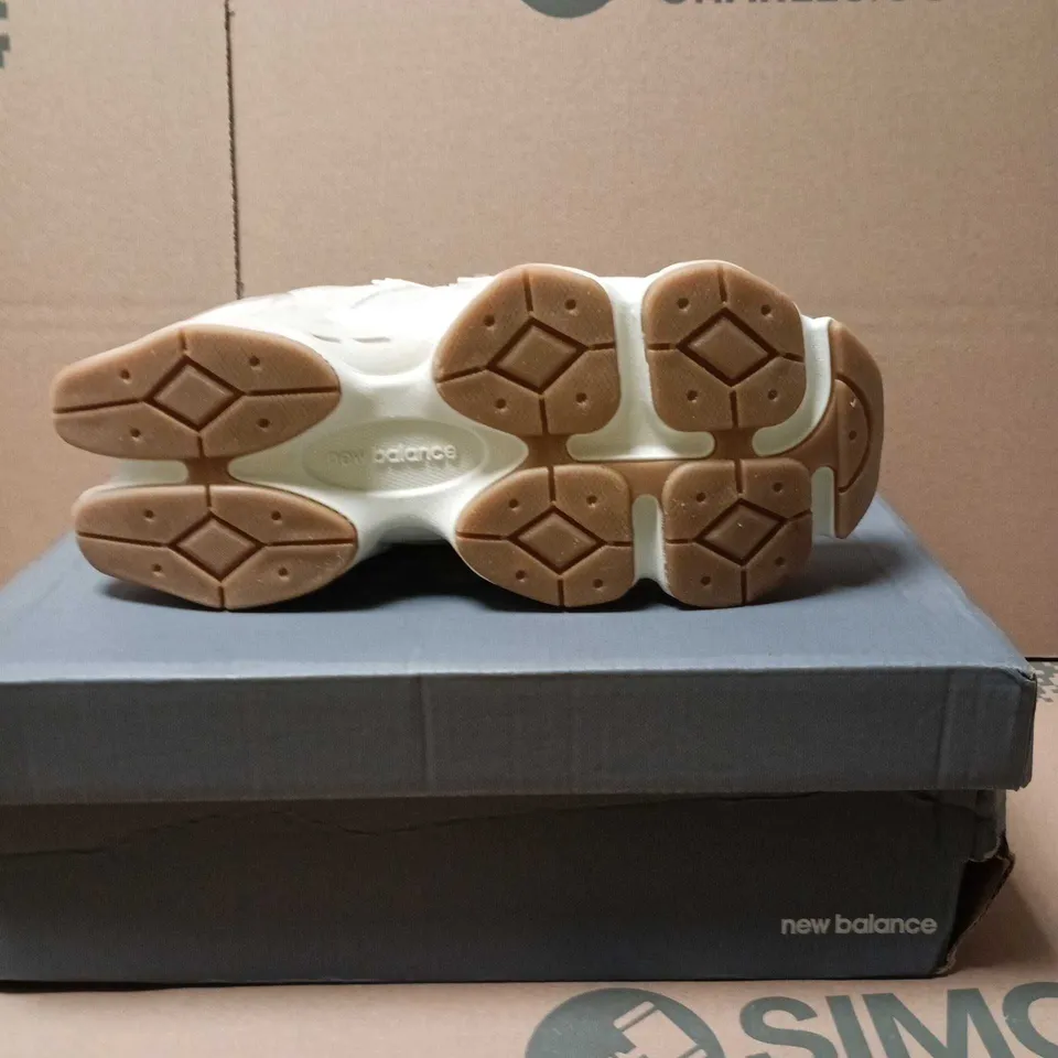 NEW BALANCE TRAINERS – CREAM/OFF-WHITE SIZE 5.5