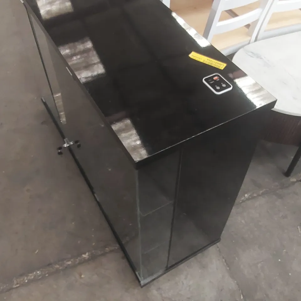 PREMIUM DISPLAY SIDEBOARD WITH TRI-COLOR SENSOR, REMOVABLE GLASS SHELVES AND LOCK COLOUR: BLACK