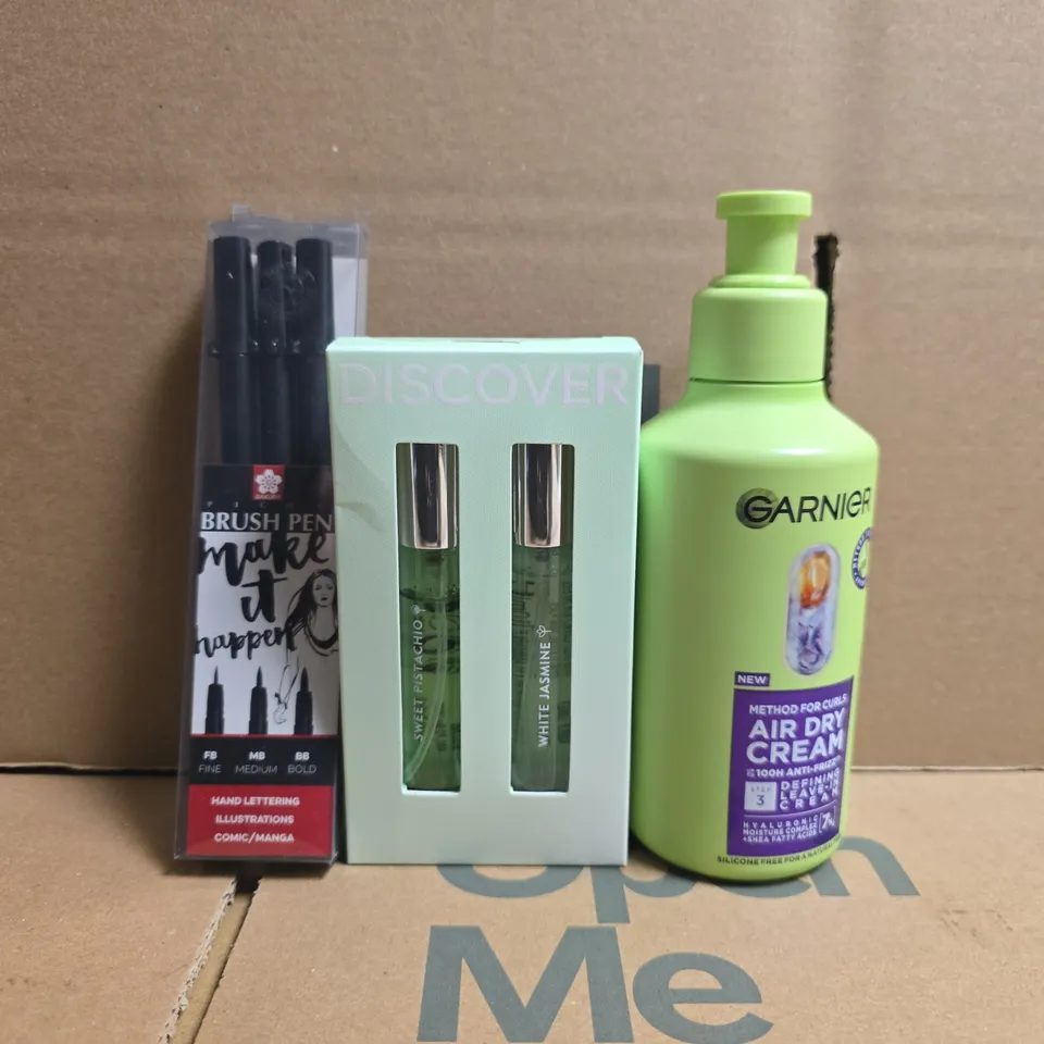 APPROXIMATELY 10 ASSORTED COSMETIC ITEMS TO INCLUDE GARNIER, DISCOVER, ETC - COLLECTION ONLY