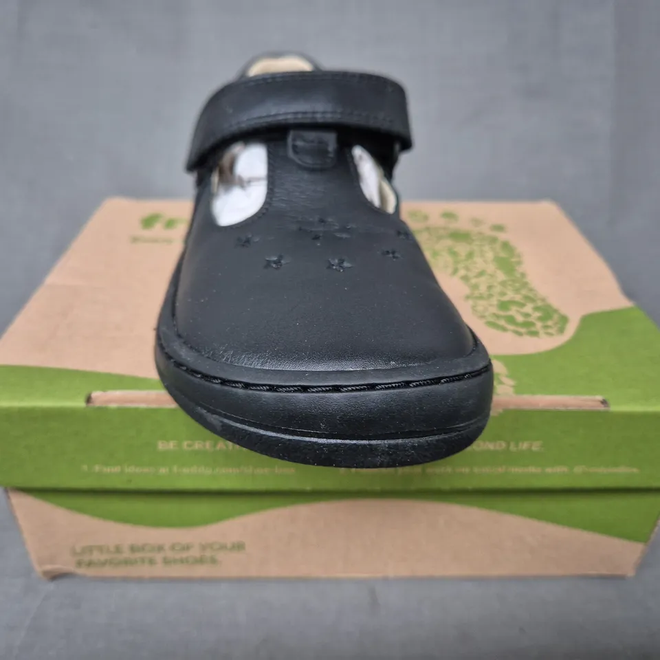 BOXED PAIR OF FRODDO KID'S SHOES IN BLACK EU SIZE 28