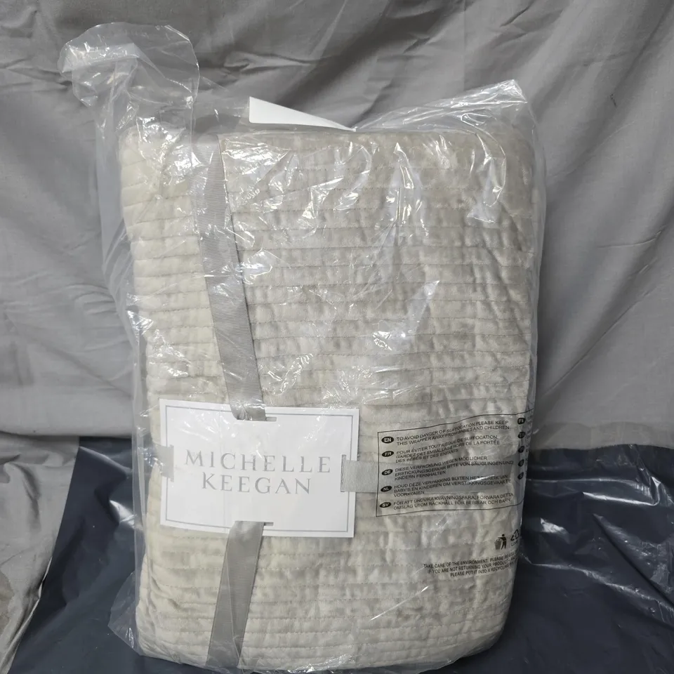 MICHELLE KEEGAN VELVET STRIPE BEDSPREAD 165 X 240CM