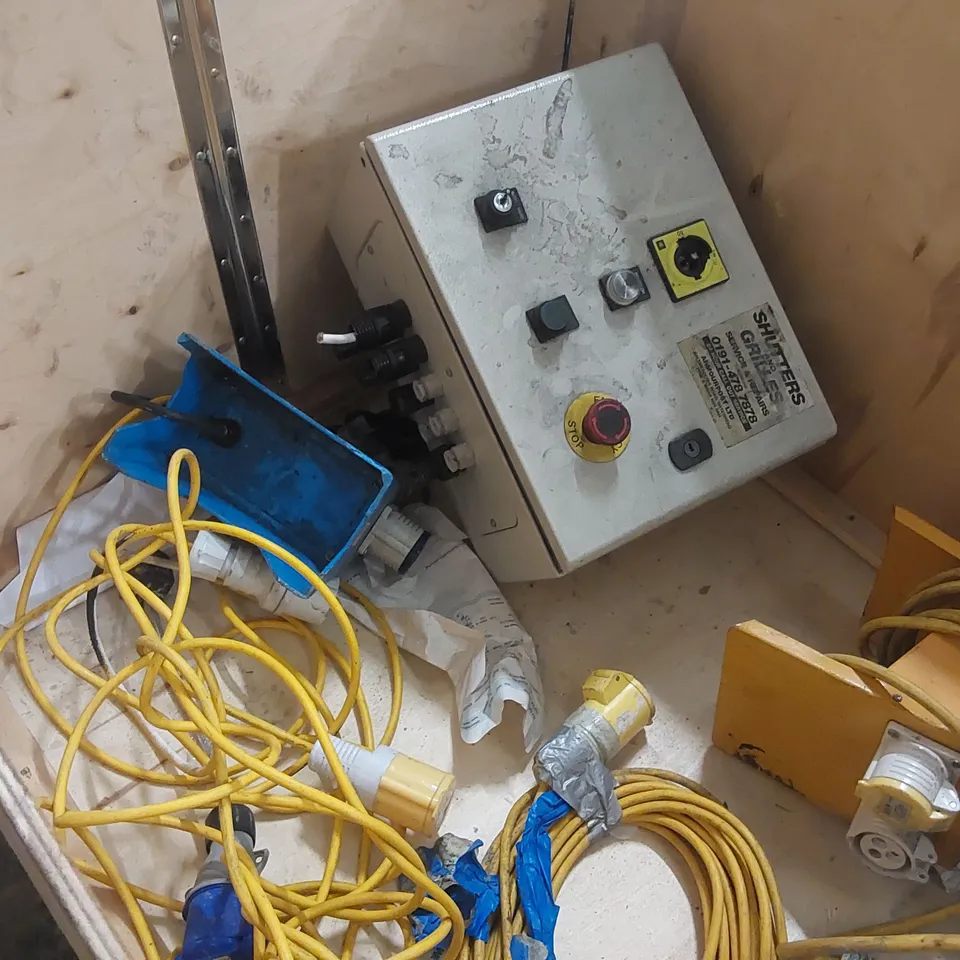 PALLET CONTAINING ASSORTED ELECTRICAL TOOLS AND POWER LEADS