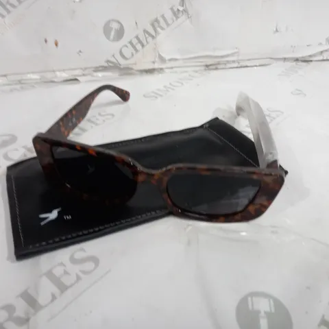BOXED SQUARE SUNGLASSES IN TORTOISE SHELL