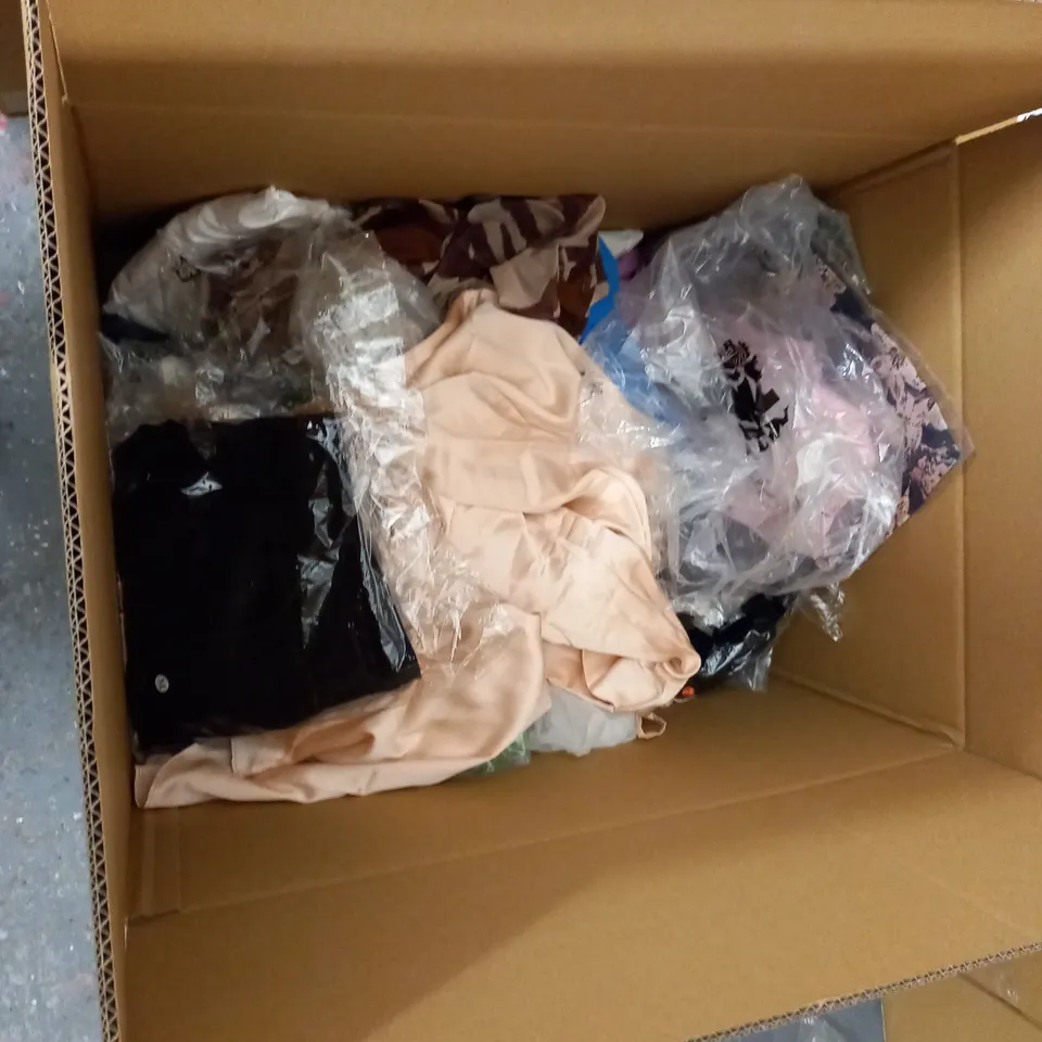 BOX OF ASSORTED CLOTHING ITEMS TO INCLUDE A GREEN TEXTURED TIE FRONT SHIRT, A WHITE MISSGUIDED BLAZER AND A PAIR OF CHERRY 6 TROUSERS