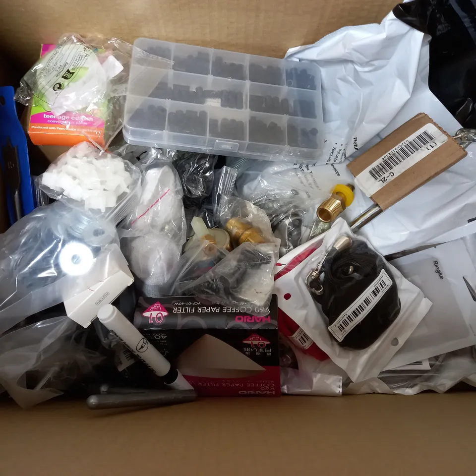 BOX OF ASSORTED ITEMS TO INCLUDE - ROTATY COUNTDOWN TIMER /LAPTOPSTAND /DIGITAL LUGGAGE SCALE 