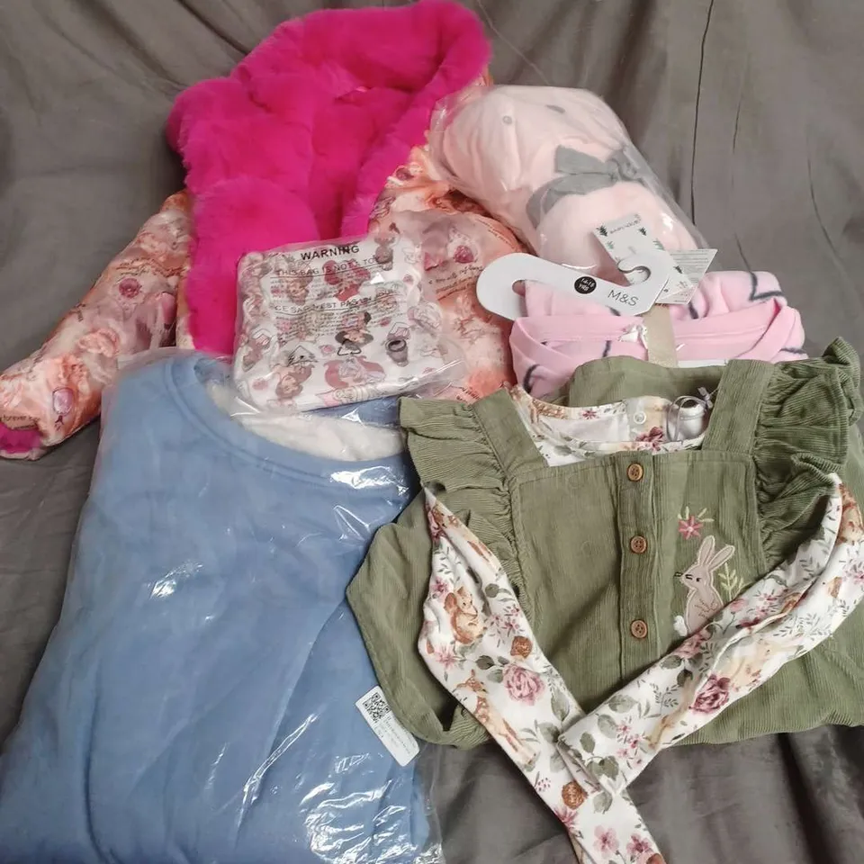 BOX OF APPROXIMATELY 30 ASSORTED KIDS CLOTHING ITEMS TO INCUDE - DRESS, COAT, PYJAMAS, ETC