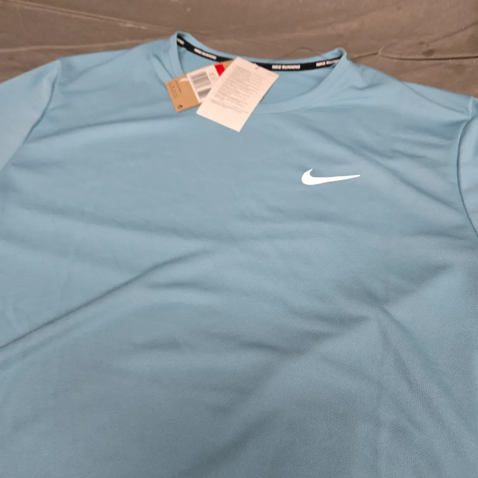 NIKE LOGO RUNNING TEE - SIZE LARGE