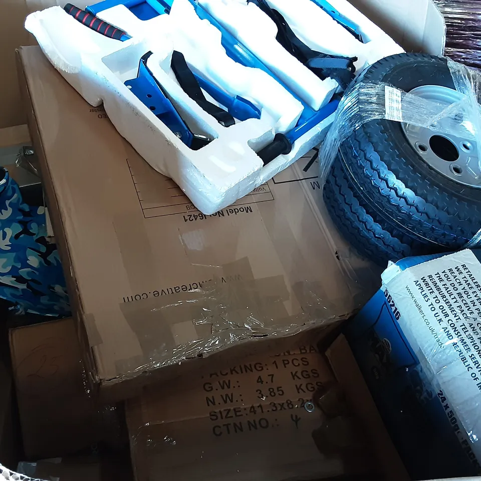 PALLET OF ASSORTED PRODUCTS INCLUDING AREALER FOOT SPA MASSAGER, BODY BUILDING CIRCLE, 2 GOOSE FEATHER FILLED PILLOWS 