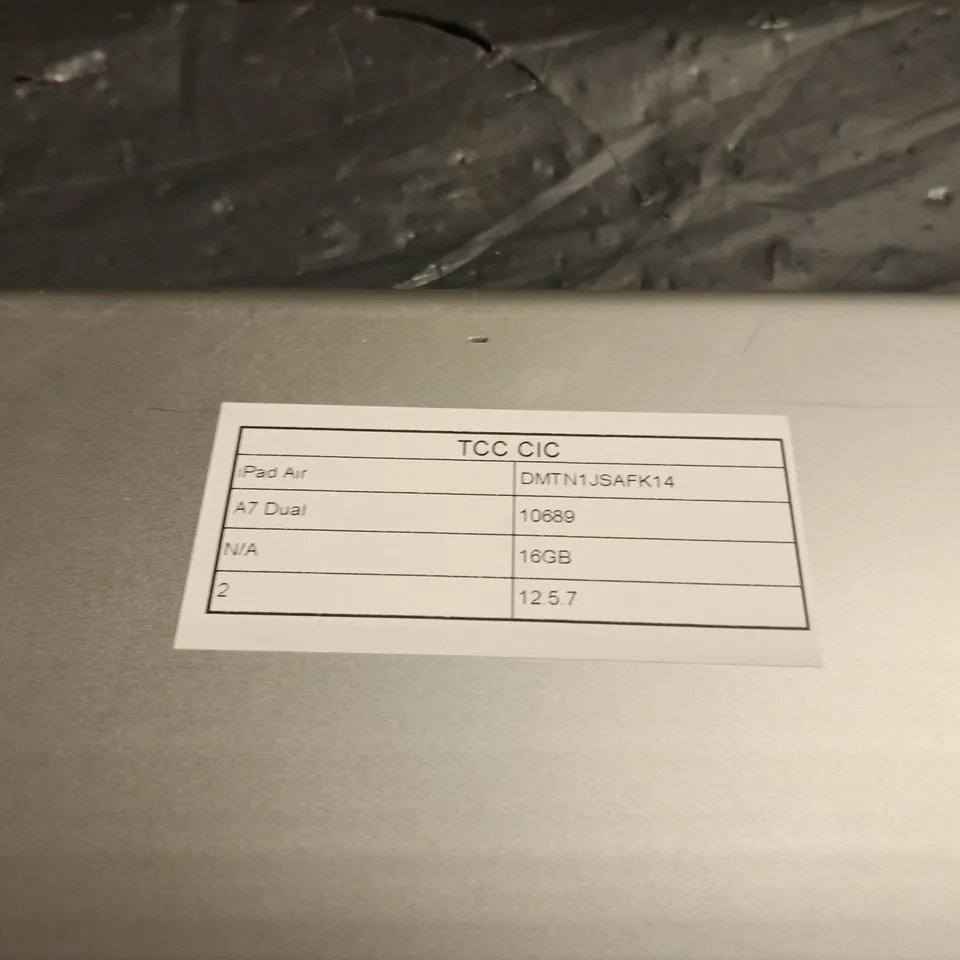 APPLE IPAD AIR 16GB WHITE TABLET