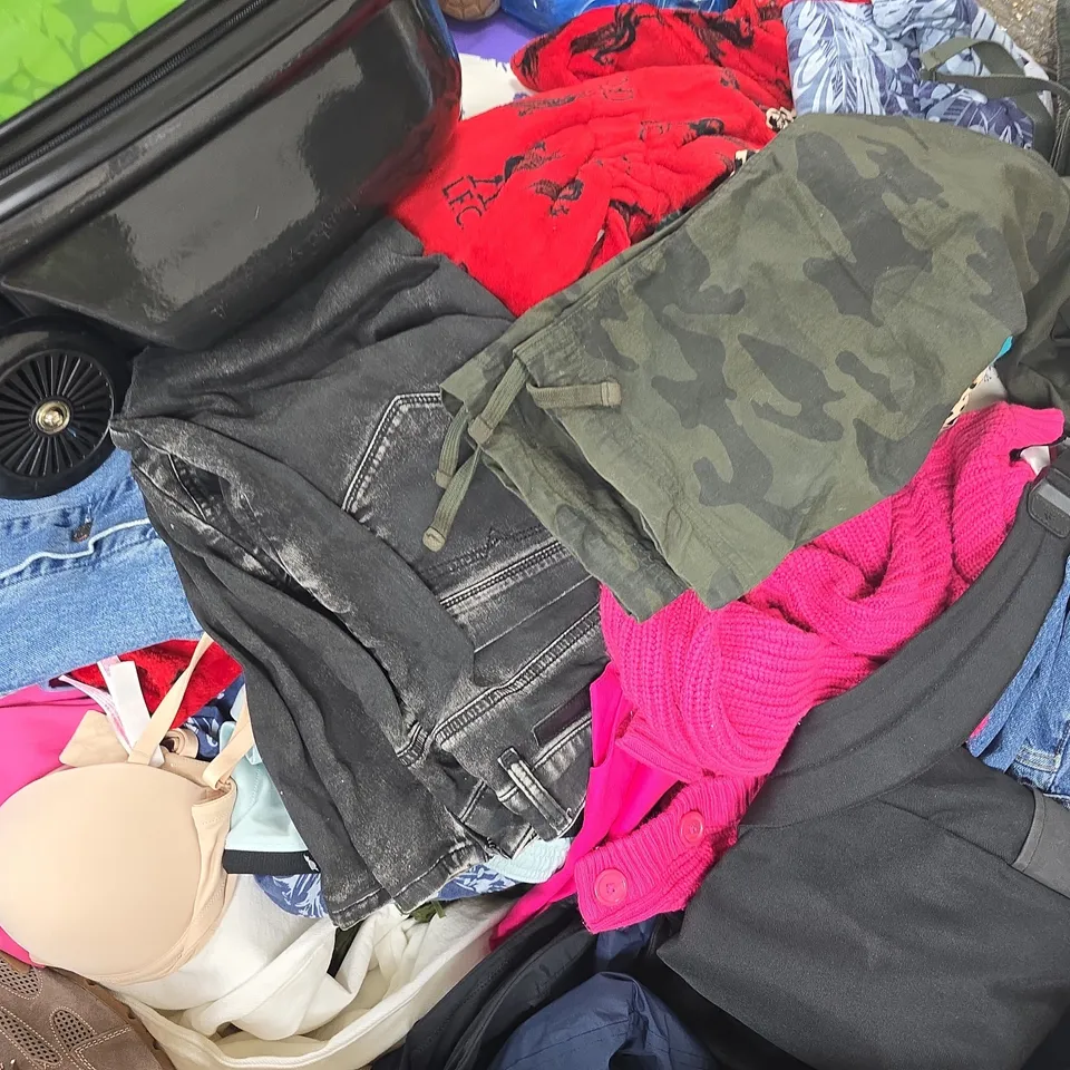 PALLET TO CONTAIN A LARGE ASSORTMENT OF HOUSEHOLD ITEMS TO INCLUDE CLOTHING, ETC - COLLECTION ONLY