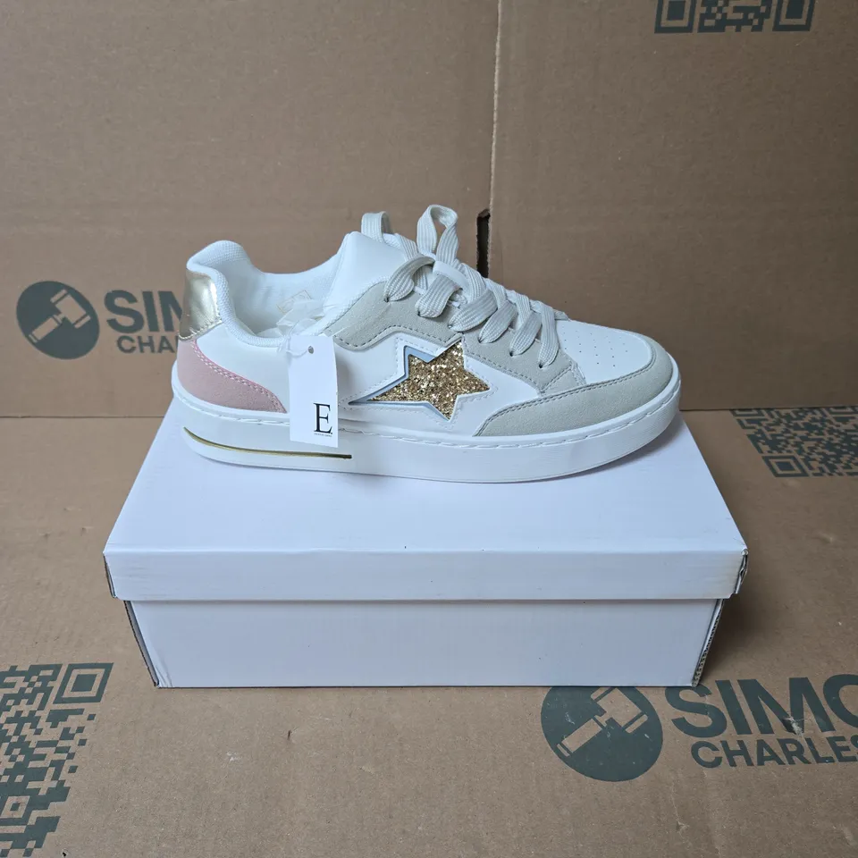 SHOES BY EMMA MOONSTONE WHITE GREY/PINK WITH STAR TRAINERS SIZE 6 BOXED