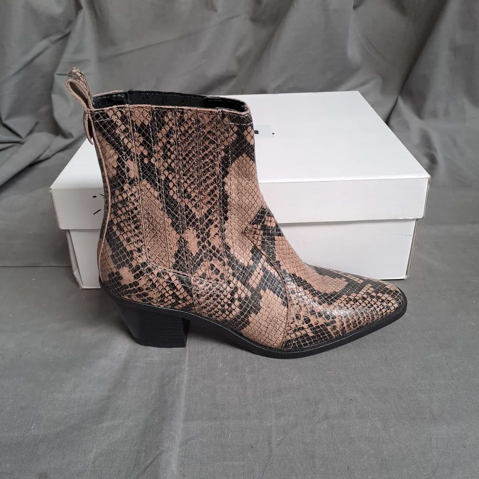 BOXED PAIR OF FARES ANKLE BOOTS IN SNAKE TAUPE SIZE 3/3.5