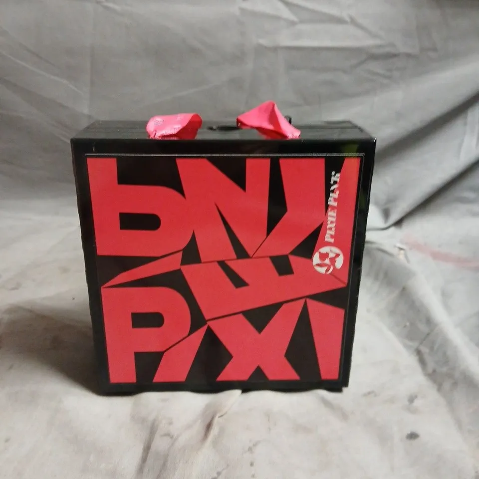 PIXIE PINK EYESHADOW PALETTE – TWO-PANEL ASSORTMENT OF PINKS, PURPLES, BLUES AND BROWNS