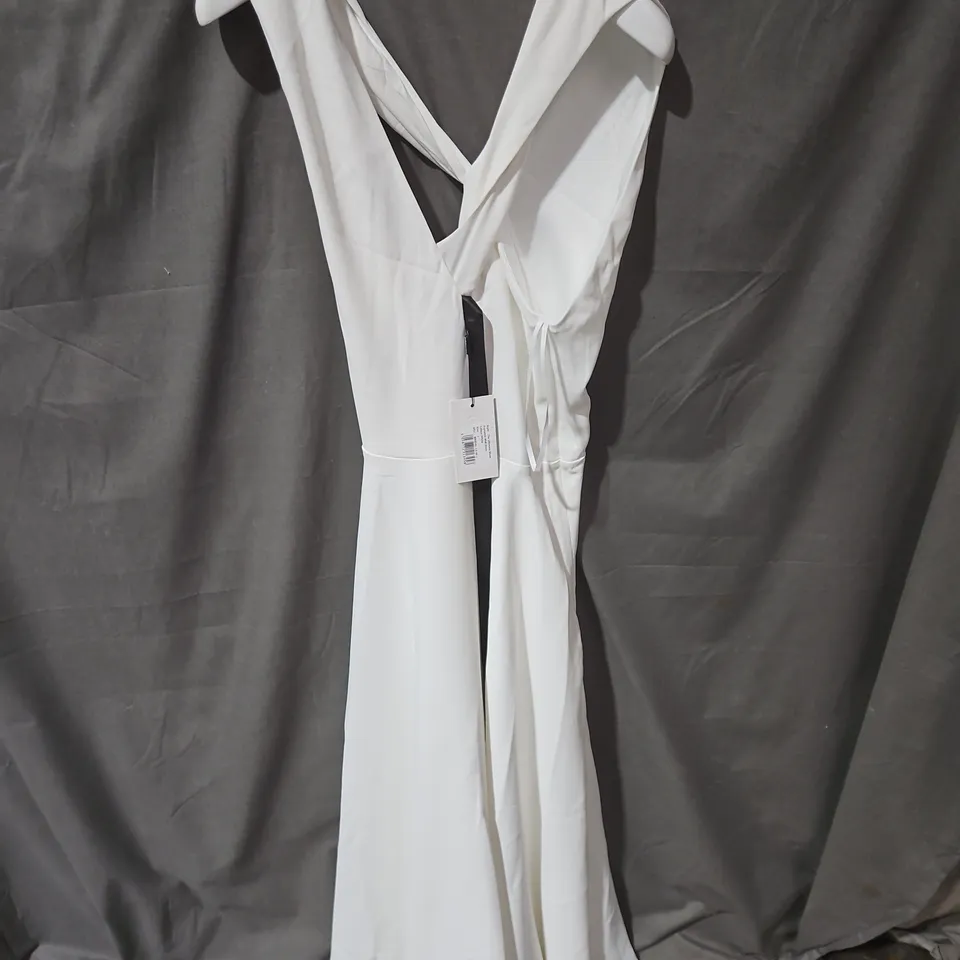 ODDMUSE WHITE WOMEN'S DRESS WITH CROSS STRAPS AND SHAWL SIZE L