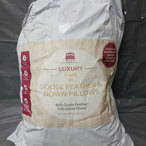 DICKENS LUXURY PAIR OF GOOSE FEATHER PILLOWS IN WHITE