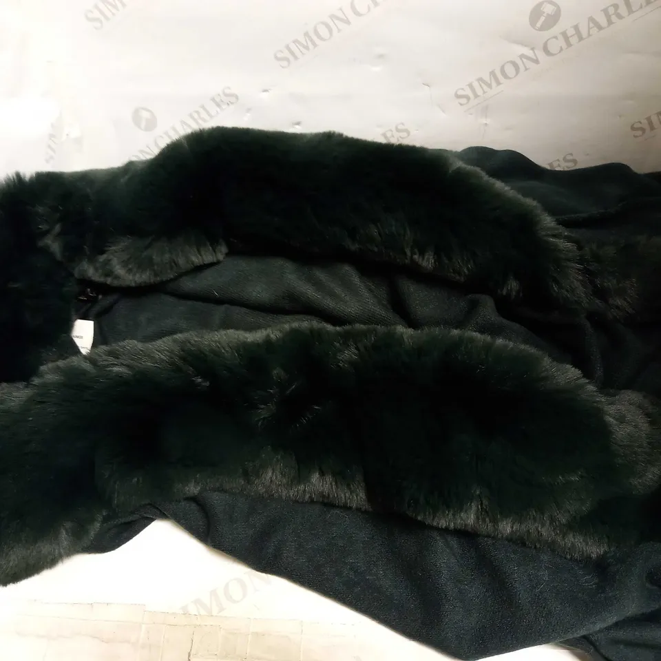 FRANK USHER FAUX FUR FOREST GREEN CAPE - ONE SIZE 