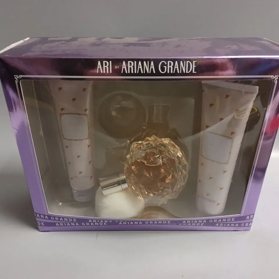 BOXED ARI BY ARIANA GRANDE SET