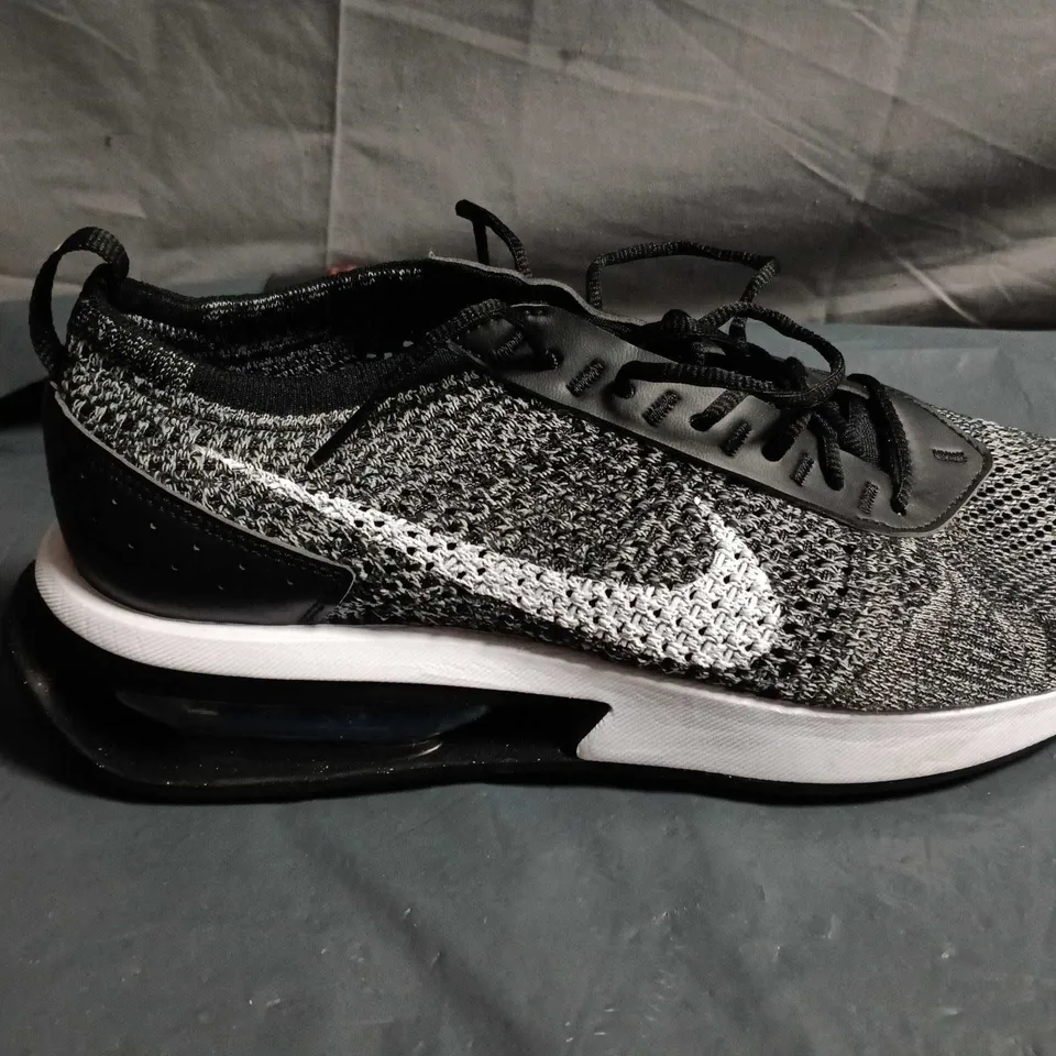 UNBOXED PAIR OF NIKE RUNNING SHOES - SIZE UNSPECIFIED