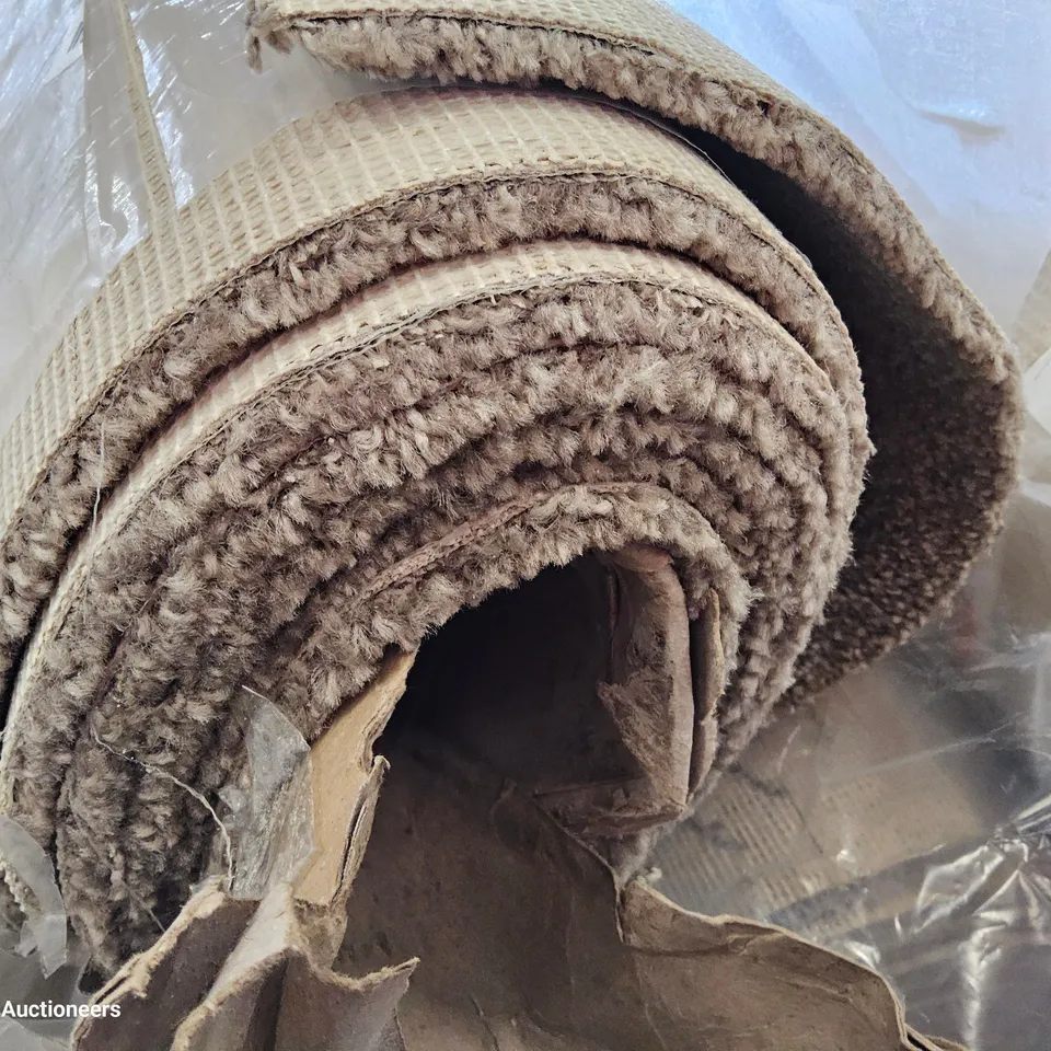ROLL OF QUALITY TUDOR TWIST REGAL CALICO CARPET APPROXIMATELY 5M × 4.5M