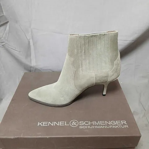 KENNEL & SCHMENGER SUEDE ANKLE BOOTS – LIGHT GREY, MID-HEEL